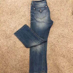 Women’s Miss Me capris.